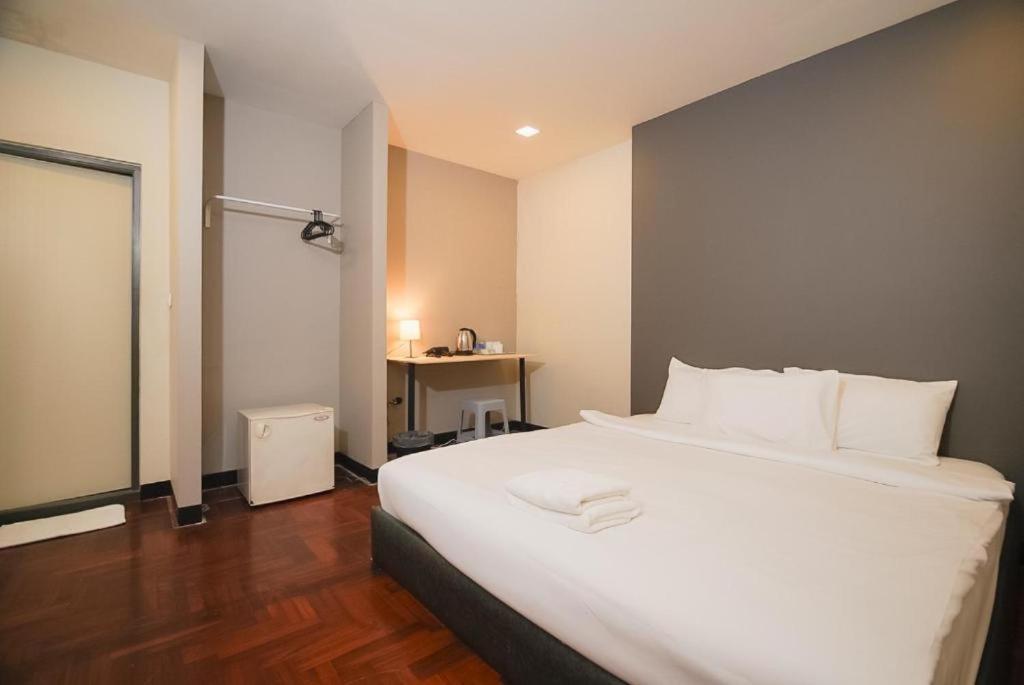 Z Go Inn Bts St Louis Silom V โกอินน์ บีทีเอส เซนต์หลุยส์ สีลม 3 Bangkok Zewnętrze zdjęcie